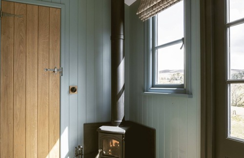 Pitlochry Apartment | Experience Breathtaking Views in Tulliemet Valley Huts