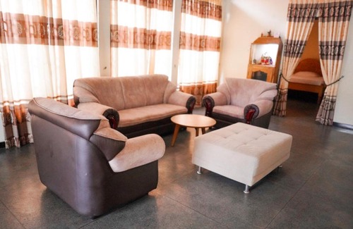 Jaffna House | Discover Sivastan Guest House: Child-Friendly Retreat