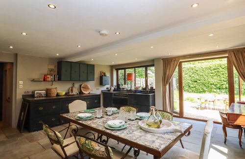 Beckley Cottage | Cozy Six Acres House: Pet-Friendly Retreat in Peasmarsh