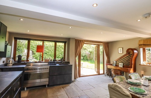 Beckley Cottage | Cozy Six Acres House: Pet-Friendly Retreat in Peasmarsh
