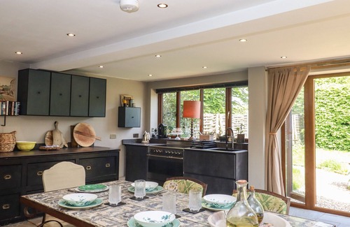 Beckley Cottage | Cozy Six Acres House: Pet-Friendly Retreat in Peasmarsh