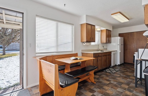 Lava Hot Springs House | Spacious Six-Bedroom Retreat Near Attractions with Pool