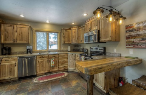 Lead Cabin | Explore Sixteen Spoke Lodge - Steps from the Slopes!