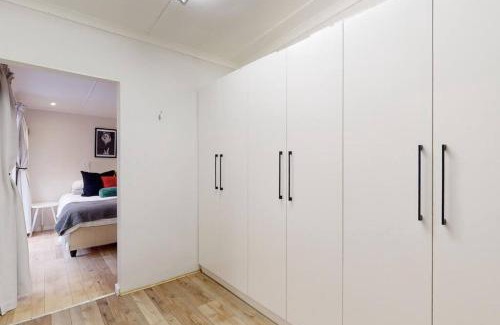 Walmer Apartment | Stylish Guest Suite at Sixty-Five: Family-Friendly Retreat