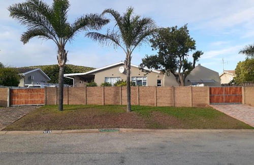 Nelson Mandela Bay Apartment | Family-Friendly SixtyB: Highly Rated 9.1 by Guests