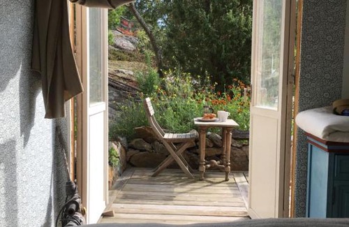 Kulan House | Pet-Friendly Sjöstuga: Oceanfront Archipelago Retreat