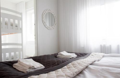 Vaxholm Hotel | Welcoming Sjövillan B&B: A Family-Friendly Retreat