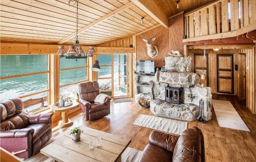 Etne House | Relax at Sjbris: Oceanfront Retreat with Great Reviews