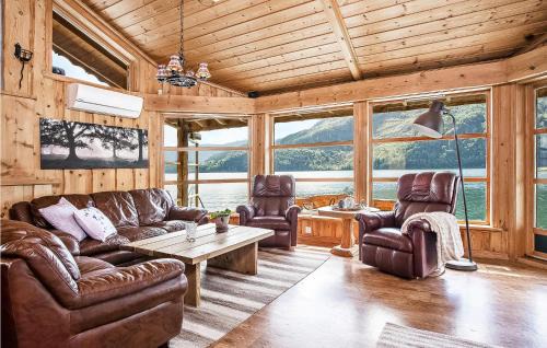 Etne House | Relax at Sjbris: Oceanfront Retreat with Great Reviews