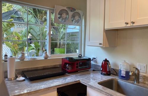 Northside Cottage | Cozy SJ Downtown Private Guest House with Gated Parking