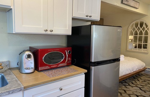Northside Cottage | Cozy SJ Downtown Private Guest House with Gated Parking