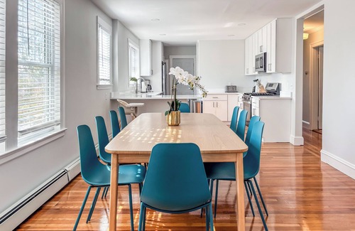 Newton Corner House | SJ2 - Spacious 6-bedroom home in welcoming Newton - 15 Min to Boston!