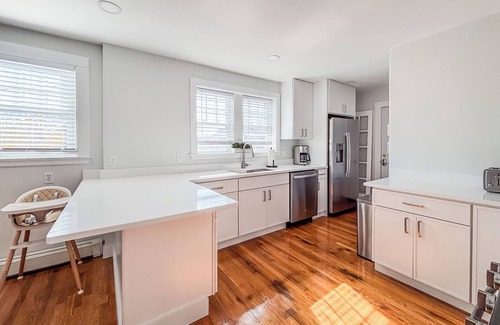 Newton Corner House | SJ2 - Spacious 6-bedroom home in welcoming Newton - 15 Min to Boston!