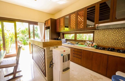 Bukit Villa | Relax in a 4 Bedroom Villa with Rooftop Gazebo in Jimbaran