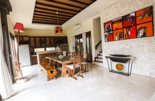 Bukit Villa | Relax in a 4 Bedroom Villa with Rooftop Gazebo in Jimbaran