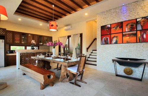 Bukit Villa | Relax in a 4 Bedroom Villa with Rooftop Gazebo in Jimbaran