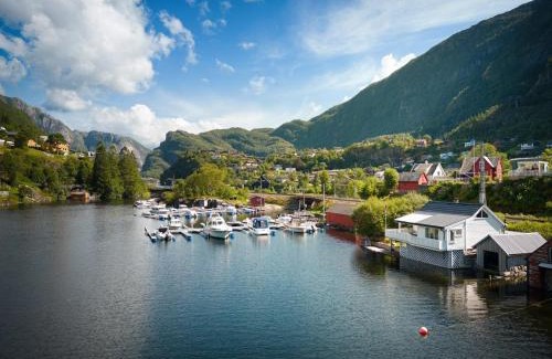 Vaksdal Municipality Villa | Exclusive Sjötun Fjord Cabin with Scenic Ocean Views