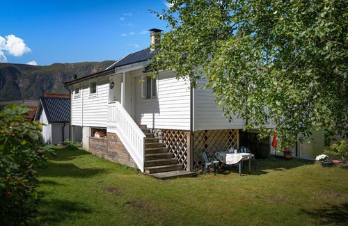 Vaksdal Municipality Villa | Exclusive Sjötun Fjord Cabin with Scenic Ocean Views