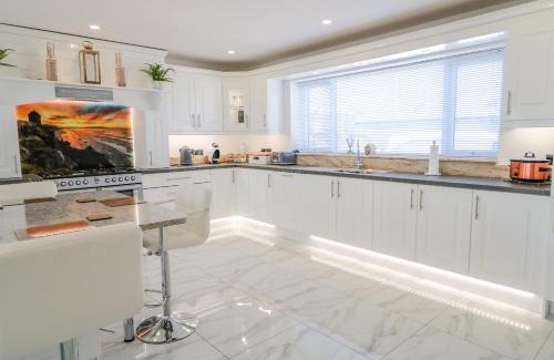 Coleraine House | Exceptional SJs Cottage: Family-Friendly Retreat, 10/10 Rating