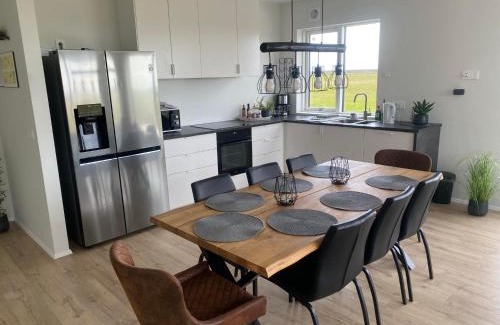 Skogar Apartment | Discover Skógar Lodge: Family-Friendly with Hot Tub & Kitchen