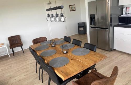 Skogar Apartment | Discover Skógar Lodge: Family-Friendly with Hot Tub & Kitchen