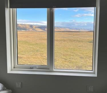 Skogar Apartment | Discover Skógar Lodge: Family-Friendly with Hot Tub & Kitchen