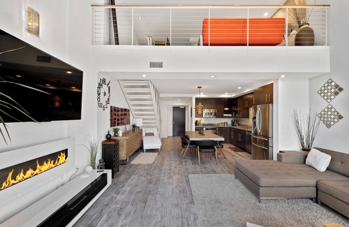 City West Condo | Modern DTLA Loft with Balcony & Pool Access
