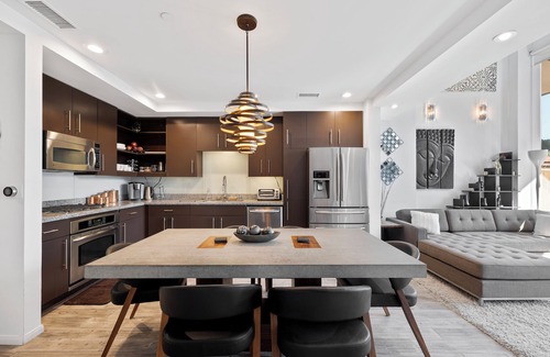 City West Condo | Modern DTLA Loft with Balcony & Pool Access