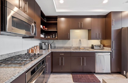 City West Condo | Modern DTLA Loft with Balcony & Pool Access