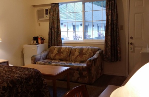 Hope Hotel | Cozy Stay at Skagit Motor Inn: Family-Friendly with Breakfast