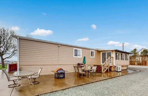 Mount Vernon House | Discover Skagit River Roost: Family-Friendly Getaway