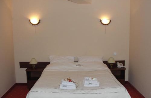 Ludzmierz Hotel | Skalny Dworek: Top-Rated Stay with Hot Tub & Restaurant