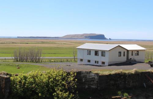 Vik I Myrdal House | Inviting Skammidalur Guesthouse: Family-Friendly Stay Awaits