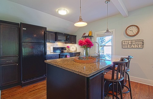 Skaneateles Apartment | Pet-Friendly Skaneateles Carriage House Near the Village
