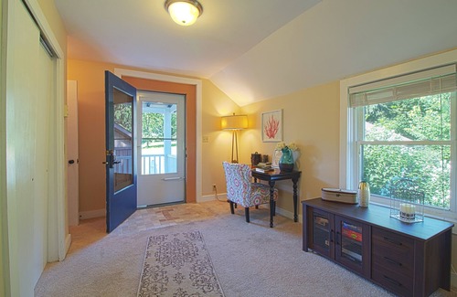 Skaneateles Apartment | Pet-Friendly Skaneateles Carriage House Near the Village