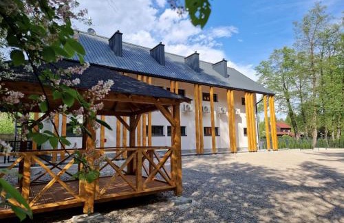 Kryspinow Apartment | Discover Skansen Forest: Pet-Friendly Retreat with Breakfast