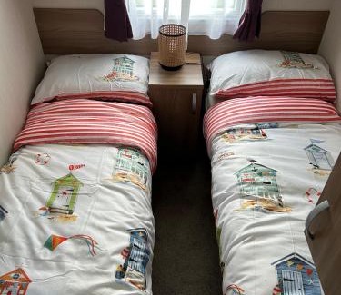 Skegness House | Skegness - Butlins Site -3Bed Caravan -PetFriendly