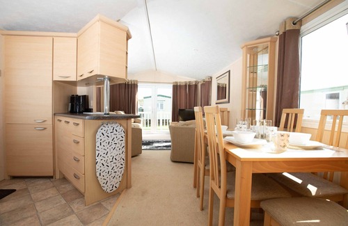 Chapel Saint Leonards Cabin | Relaxing Skegness Holidays with Pool and Breakfast Included
