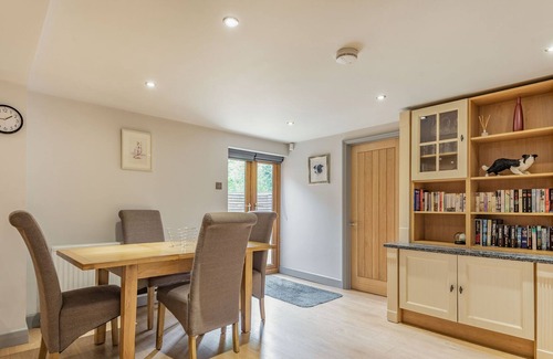 Alfreton Apartment | SKEI'S PLACE, pet friendly, with a garden in Golden Valley