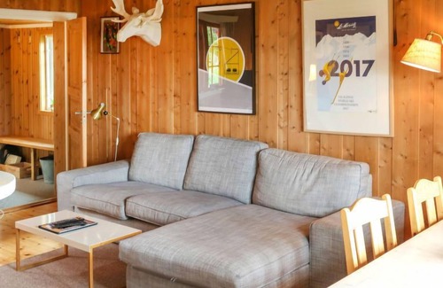 Svingvoll House | Relax at Skeisvegen by Interhome: Lake Views & Spa Access