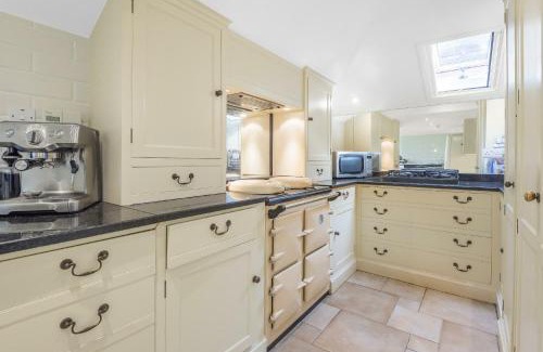 Woodbridge House | Pet-Friendly Retreat at Skelder, Parham - Rated 9/10!