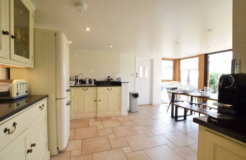 Woodbridge Cottage | Pet-Friendly SKELDER in Framlingham with Cozy Open Fire