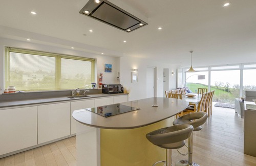 Strete Cottage | Family-Friendly SKERRIES: Cozy Cottage in Scenic Strete