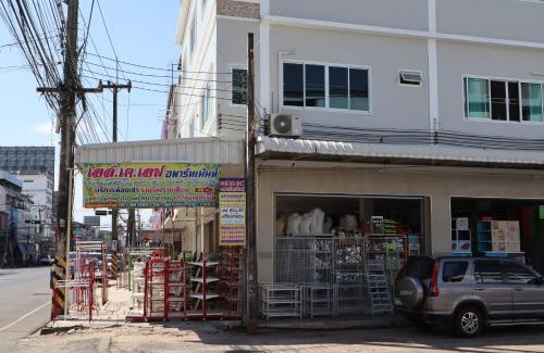 Sakon Nakhon Apartment | Affordable SKF Apartment: Family-Friendly Getaway