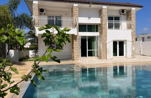 Skhirat Plage Villa | Family-Friendly Villa Zhor with Ocean View and Pool