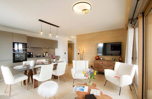 Bergers Condo | Adventure Awaits! Ski-in & Cozy T3 with Balcony Access