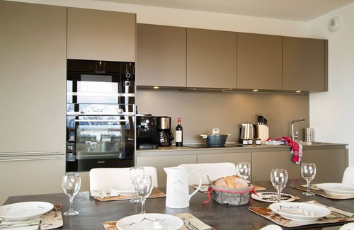 Bergers Condo | Adventure Awaits! Ski-in & Cozy T3 with Balcony Access