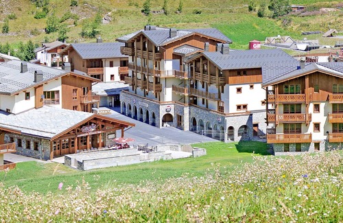 Lanslevillard Condo | Ski aux pieds ! T8 pour 16p | Piscine + sauna
