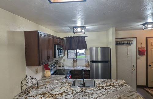 Hidden Valley Condo | Cozy Ski Condo with Deck - Steps to the Slopes!