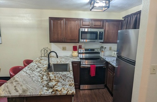 Hidden Valley Condo | Cozy Ski Condo with Deck - Steps to the Slopes!